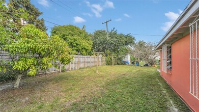 265 NW 188th St in Miami, FL - Building Photo - Building Photo