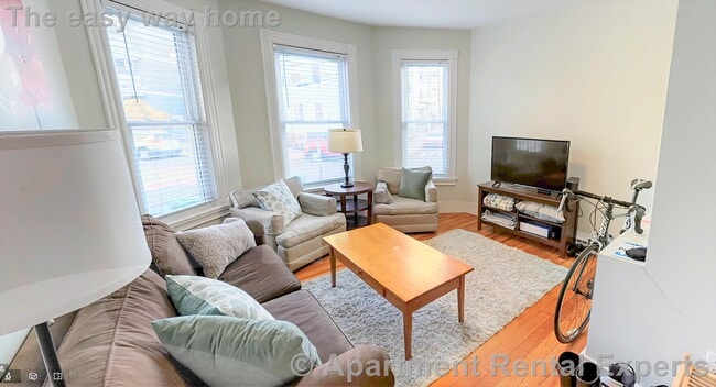 103 Marion St, Unit #1 in Somerville, MA - Building Photo - Building Photo