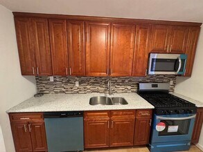 80-08 166th St in Queens, NY - Building Photo - Building Photo