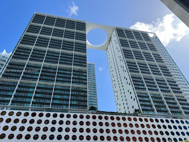 55 SE 6th St, Unit 1207 in Miami, FL - Foto de edificio - Building Photo