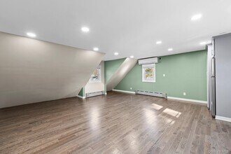 205 E John St in Lindenhurst, NY - Building Photo - Building Photo