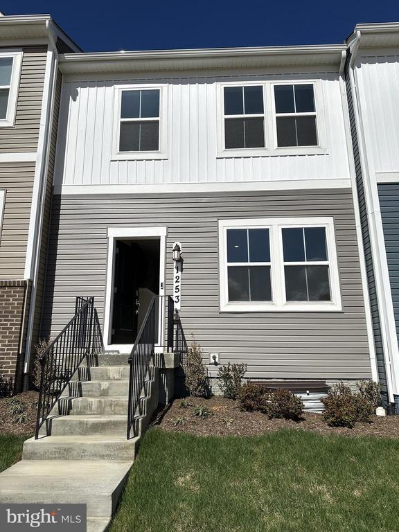 1253 Cedar Vly Rd in Ranson, WV - Building Photo - Building Photo
