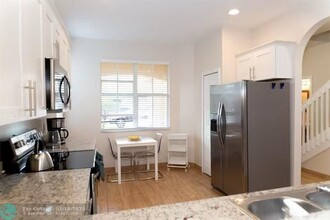 4956 SW 30th Terrace in Fort Lauderdale, FL - Building Photo - Building Photo