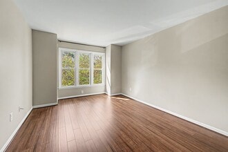 265 Hillsboro Pl in Nashville, TN - Foto de edificio - Building Photo