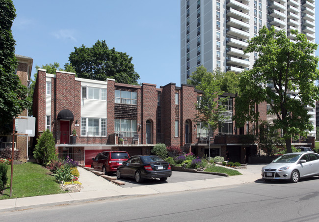 230-240 Balliol St in Toronto, ON - Building Photo - Primary Photo