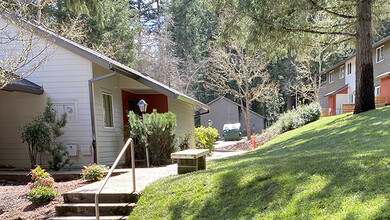 Z_Hillside Village in Glendale, OR - Foto de edificio - Building Photo