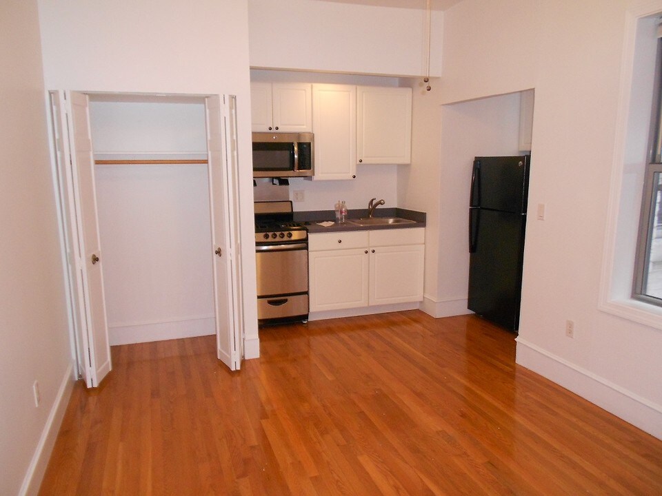 52 Burbank St-Unit -5 in Boston, MA - Building Photo