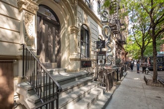 207 W 80th St in New York, NY - Foto de edificio - Building Photo