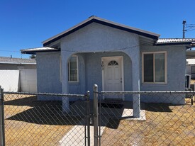 303 N M St in Needles, CA - Building Photo