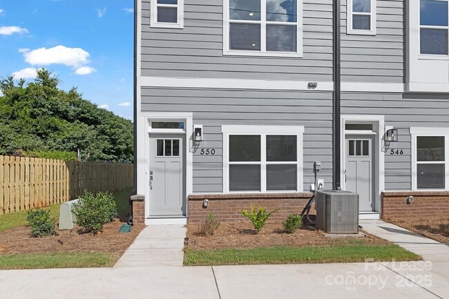 550 Beatties Ford Rd in Charlotte, NC - Building Photo - Building Photo