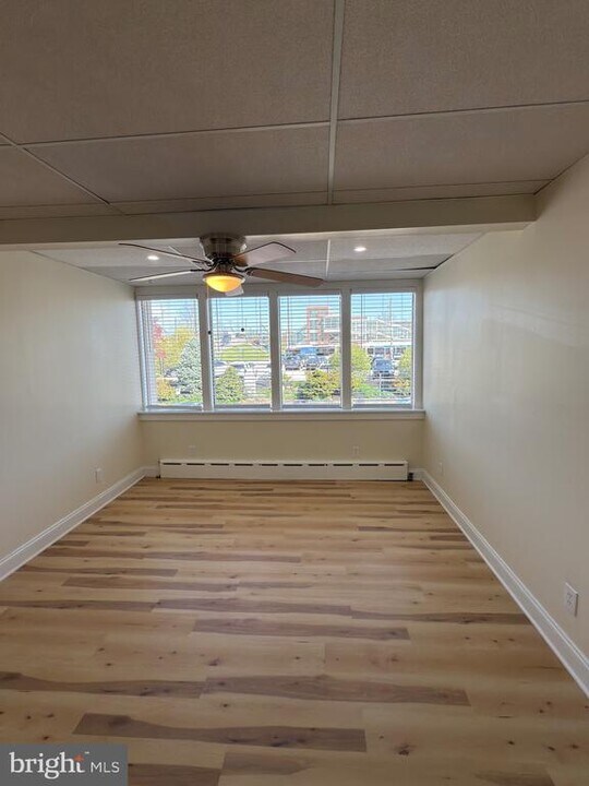 1 S Valley Rd in Paoli, PA - Building Photo