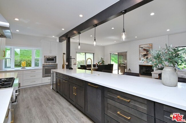 property at 16142 Bayberry Pl