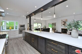 16142 Bayberry Pl in Los Angeles, CA - Building Photo - Building Photo