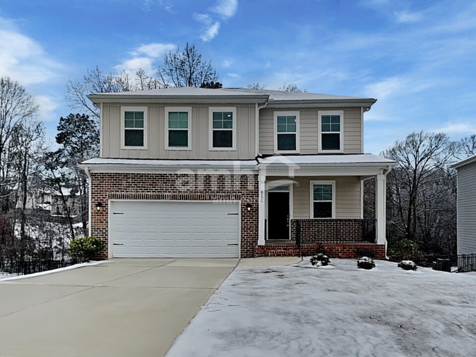 8109 Brookbend Dr in Douglasville, GA - Building Photo