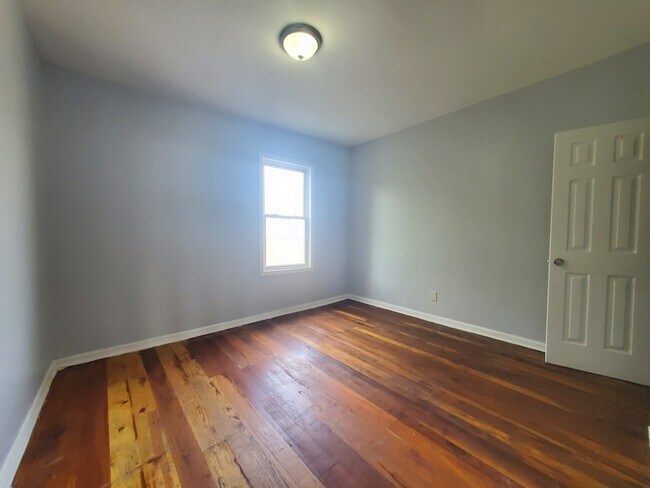 565 Ocean Ave, Unit 2 in Jersey City, NJ - Building Photo - Building Photo
