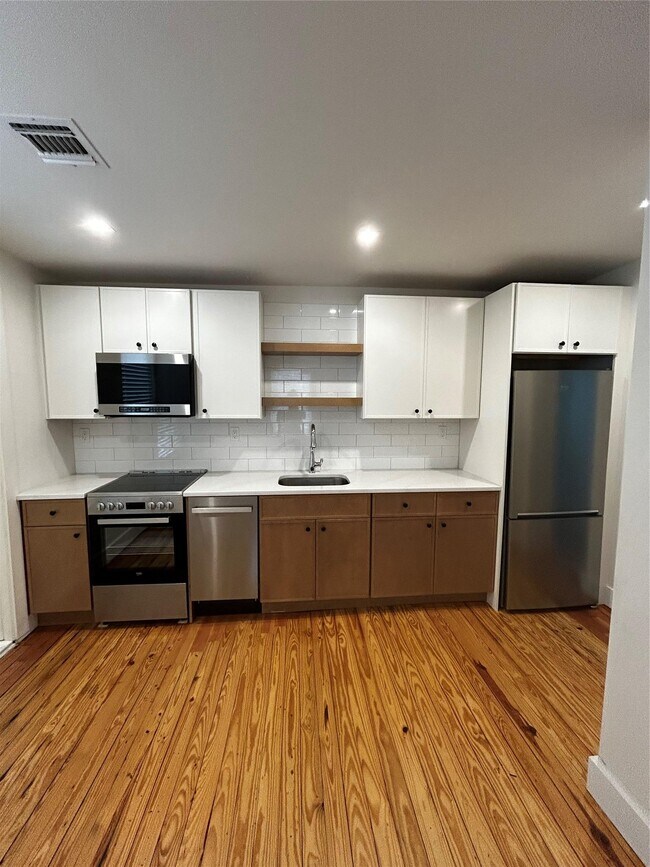 20 Grant Ave in Islip, NY - Building Photo - Building Photo