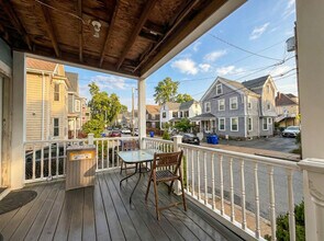 44 Tuttle St, Unit 1 in Boston, MA - Foto de edificio - Building Photo