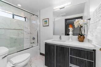 Alexandria Luxury Townhomes in Los Angeles, CA - Building Photo - Building Photo