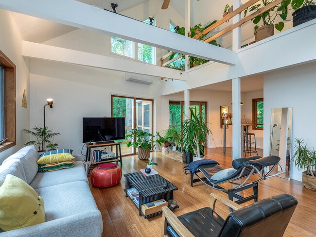 property at 7 Owls Nest Ln