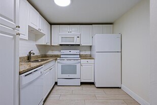 1505 Crescent Cir in West Palm Beach, FL - Building Photo