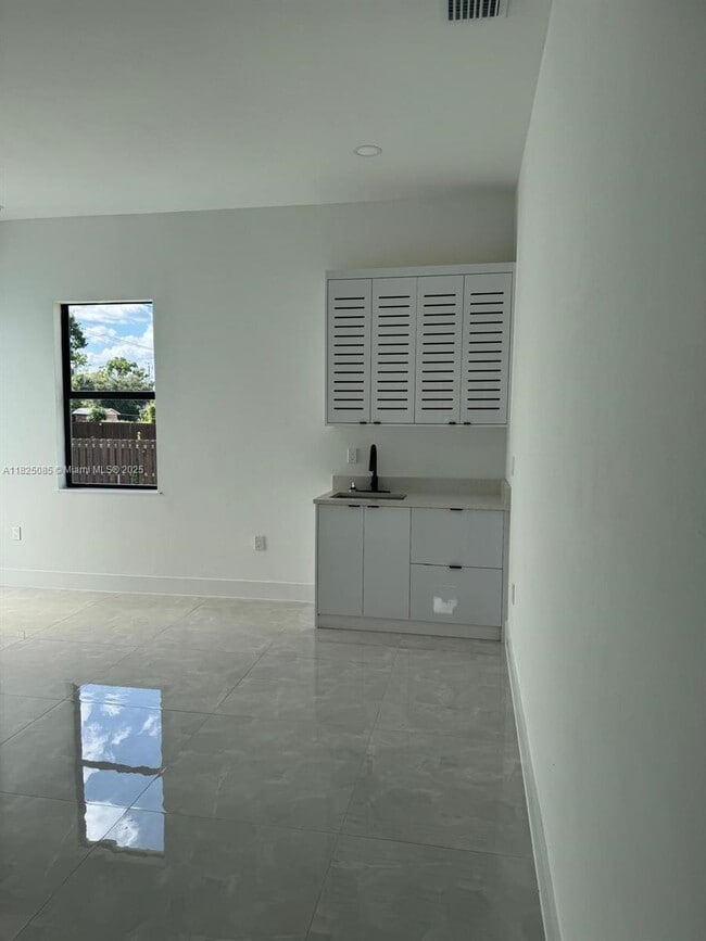 property at 2807 Leeland Heights Blvd