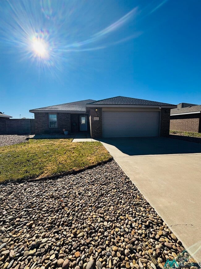 517 Almond Tree Ln in Clovis, NM - Building Photo - Building Photo
