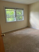 1562 Jones Dr in Ann Arbor, MI - Building Photo - Building Photo