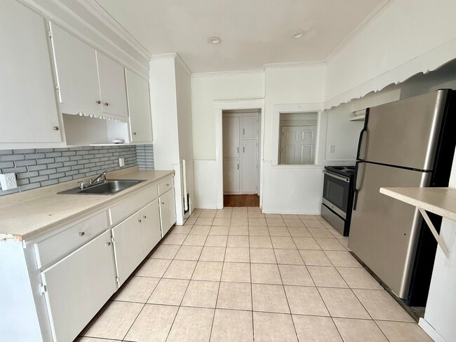 28 Brook St in Manchester, NH - Foto de edificio - Building Photo