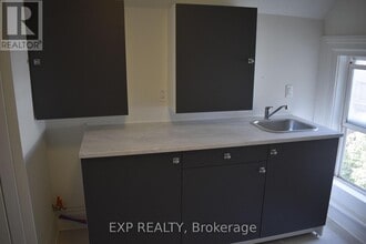 14 Halliday St in Brockville, ON - Building Photo - Building Photo