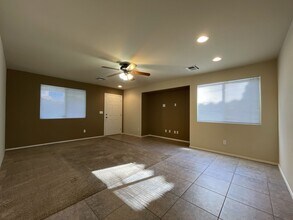 8228 W Wildwood Glen Dr in Las Vegas, NV - Building Photo - Building Photo