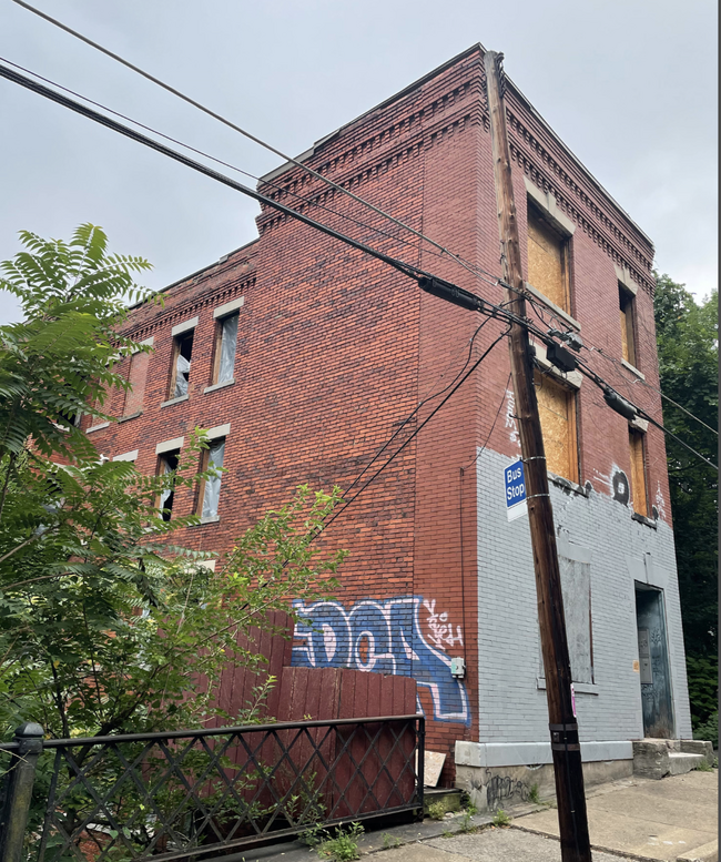 1917 Perrysville Ave in Pittsburgh, PA - Building Photo - Building Photo