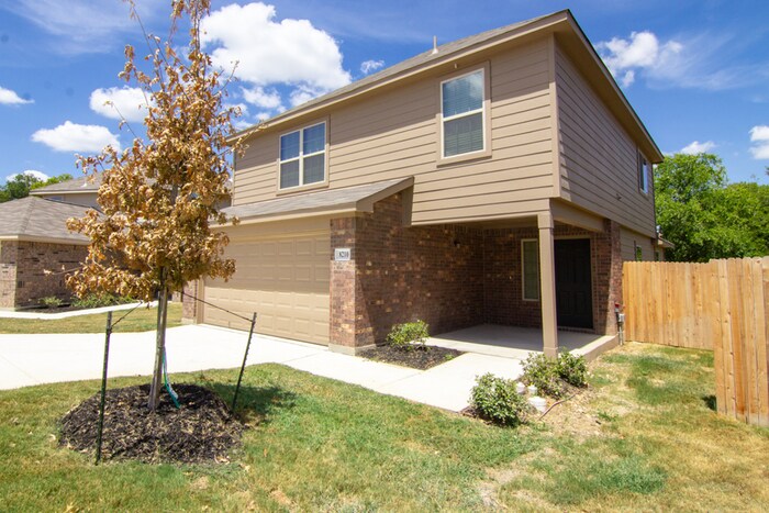 8210 Tesoro Hills in San Antonio, TX - Building Photo