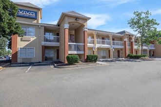 Vivo Living Forest Hills in Durham, NC - Building Photo - Building Photo