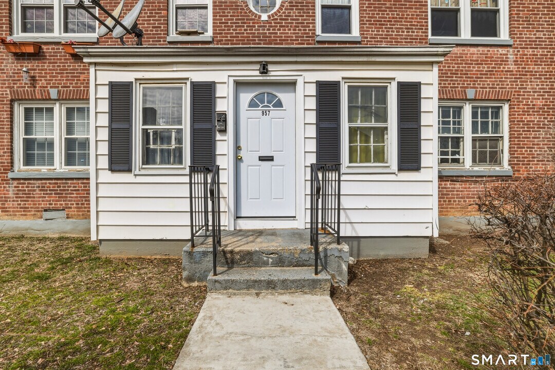 957 William St in Bridgeport, CT - Building Photo