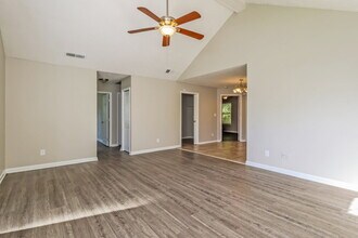 11107 Meadow Chase Ct in Louisville, KY - Building Photo - Building Photo