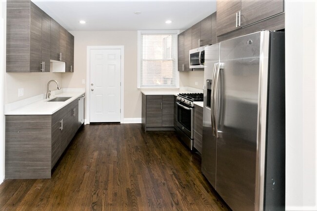 1432 W Farragut Ave in Chicago, IL - Building Photo - Building Photo