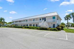2929 SE Ocean Blvd in Stuart, FL - Building Photo