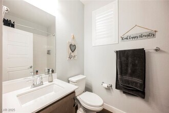 44 Verde Rosa Dr in Henderson, NV - Building Photo - Building Photo