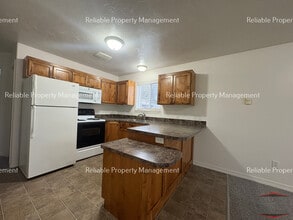 1430 Cambridge Dr, Unit 2 in Idaho Falls, ID - Foto de edificio - Building Photo