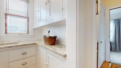 30 Clay St, Unit 3 in Cambridge, MA - Building Photo - Building Photo