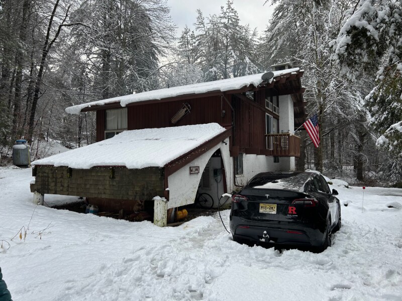 14 Stowebury Rd in Waterbury, VT - Building Photo
