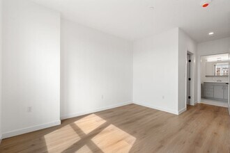 40 Centre St in Brookline, MA - Building Photo - Building Photo