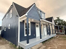 5238 Pease St in Houston, TX - Building Photo