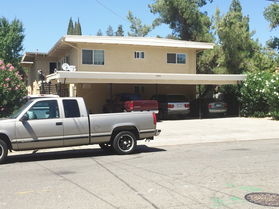 7539 Cook Ave in Citrus Heights, CA - Building Photo