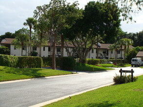 21910 Cypress Dr in Boca Raton, FL - Building Photo - Building Photo