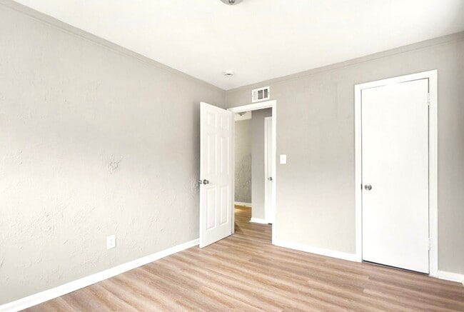 8499 Meadow Ave in Warren, MI - Building Photo - Building Photo