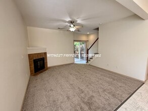1010 Renee Lynde Dr in Pleasant Hill, MO - Building Photo - Building Photo