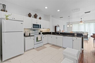941 Hampton Cir in Naples, FL - Building Photo - Building Photo