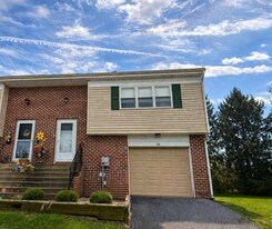 115 Pickwick Pl in Millersville, PA - Building Photo