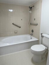 14362 SW 96th Ln in Miami, FL - Foto de edificio - Building Photo